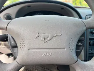 Ford Mustang 2002 2d Fastback