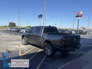 Ram 1500 2021 4x4 Laramie 4puertas Crew Cab 5.6 pies SB Pickup
