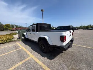 Jeep Gladiator 2023 4x4 Sport 4puerta Cabina Larga 5.0 ft. SB
