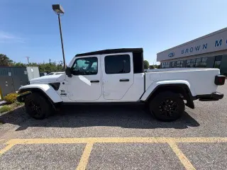 Jeep Gladiator 2023 4x4 Sport 4puerta Cabina Larga 5.0 ft. SB