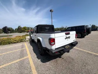Jeep Gladiator 2023 4x4 Sport 4puerta Cabina Larga 5.0 ft. SB