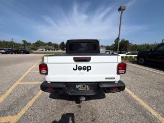 Jeep Gladiator 2023 4x4 Sport 4puerta Cabina Larga 5.0 ft. SB
