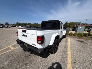 Jeep Gladiator 2023 4x4 Sport 4puerta Cabina Larga 5.0 ft. SB