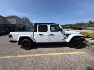 Jeep Gladiator 2023 4x4 Sport 4puerta Cabina Larga 5.0 ft. SB