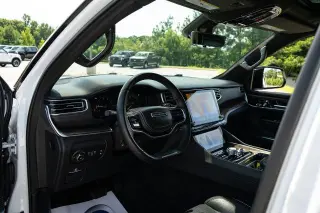 Jeep Grand Wagoneer 2023 4x4 Serie II SUV 4 puertas