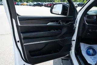 Jeep Grand Wagoneer 2023 4x4 Serie II SUV 4 puertas