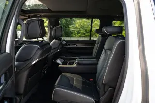 Jeep Grand Wagoneer 2023 4x4 Serie II SUV 4 puertas
