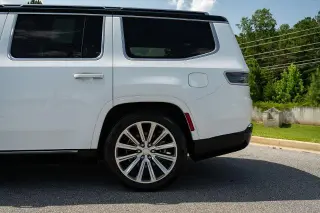 Jeep Grand Wagoneer 2023 4x4 Serie II SUV 4 puertas