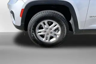 Jeep Grand Cherokee 2023 4x4 Laredo SUV de 4 puertas