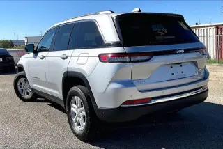 Jeep Grand Cherokee 2023 4x4 Laredo SUV de 4 puertas