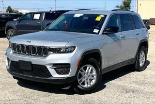 Jeep Grand Cherokee 2023 4x4 Laredo SUV de 4 puertas