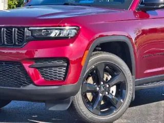 Jeep Grand Cherokee 2025 4x4 Laredo 4dr SUV