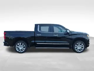 Chevrolet Silverado 1500 2022 4x4 High Country 4dr Crew Cab 5.8 ft. SB