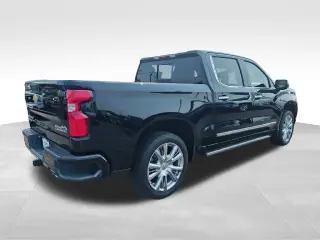 Chevrolet Silverado 1500 2022 4x4 High Country 4dr Crew Cab 5.8 ft. SB