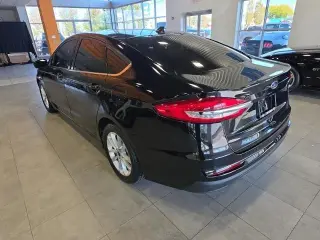 Sedán Ford Fusion 2020 SE de 4 puertas
