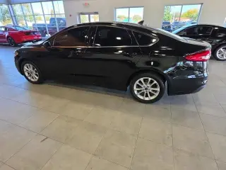 Sedán Ford Fusion 2020 SE de 4 puertas