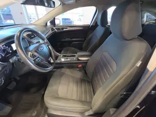 Sedán Ford Fusion 2020 SE de 4 puertas