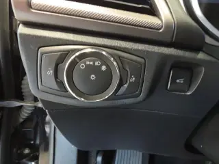 Sedán Ford Fusion 2020 SE de 4 puertas