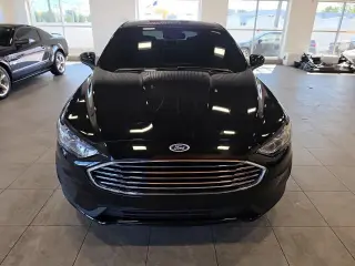 Sedán Ford Fusion 2020 SE de 4 puertas