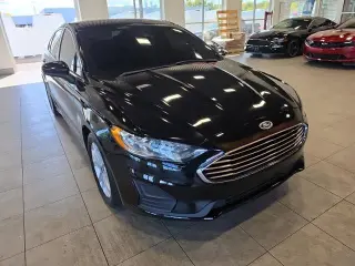 Sedán Ford Fusion 2020 SE de 4 puertas