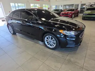 Sedán Ford Fusion 2020 SE de 4 puertas