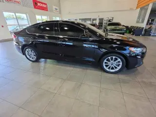 Sedán Ford Fusion 2020 SE de 4 puertas