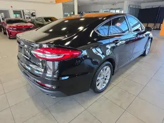 Sedán Ford Fusion 2020 SE de 4 puertas