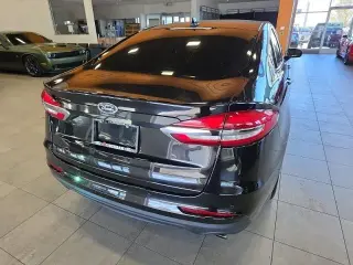 Sedán Ford Fusion 2020 SE de 4 puertas