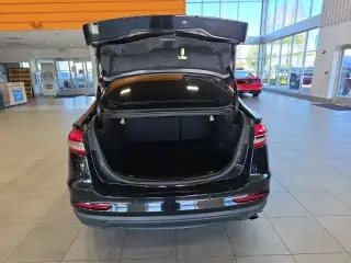 Sedán Ford Fusion 2020 SE de 4 puertas