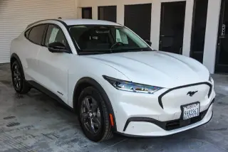 Ford Mustang Mach-E 2023 SUV de 4 puertas Select