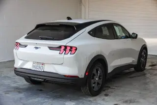 Ford Mustang Mach-E 2023 SUV de 4 puertas Select
