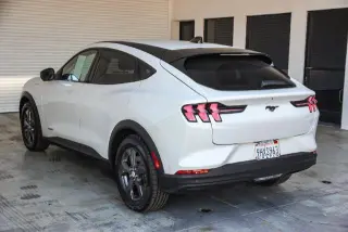 Ford Mustang Mach-E 2023 SUV de 4 puertas Select
