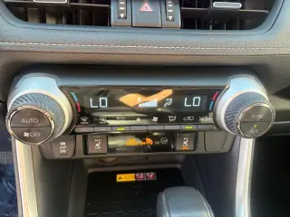 Toyota RAV4 Híbrido 2023 AWD XLE Premium SUV de 4 puertas