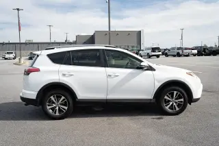 Toyota RAV4 2017 XLE SUV de 4 puertas
