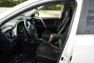Toyota RAV4 2017 XLE SUV de 4 puertas