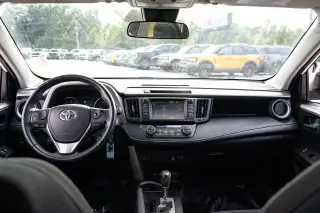 Toyota RAV4 2017 XLE SUV de 4 puertas