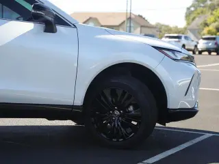 Toyota Venza 2023 Crossover LE de 4 puertas y tracción en las cuatro ruedas (AWD)