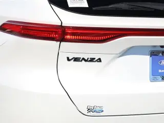 Toyota Venza 2023 Crossover LE de 4 puertas y tracción en las cuatro ruedas (AWD)
