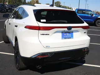 Toyota Venza 2023 Crossover LE de 4 puertas y tracción en las cuatro ruedas (AWD)