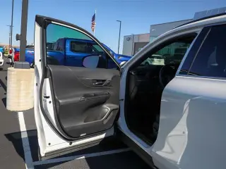 Toyota Venza 2023 Crossover LE de 4 puertas y tracción en las cuatro ruedas (AWD)