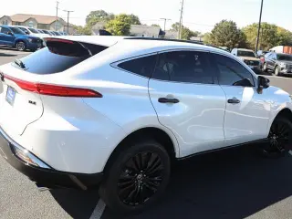 Toyota Venza 2023 Crossover LE de 4 puertas y tracción en las cuatro ruedas (AWD)