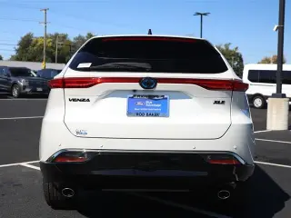 Toyota Venza 2023 Crossover LE de 4 puertas y tracción en las cuatro ruedas (AWD)