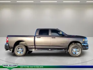 Ram 2500 2022 4x4 Tradesman 4 puertas Cabina Doble batea de 6.3 pies