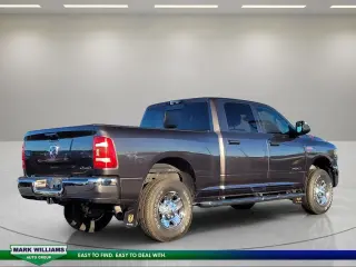 Ram 2500 2022 4x4 Tradesman 4 puertas Cabina Doble batea de 6.3 pies
