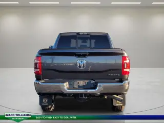 Ram 2500 2022 4x4 Tradesman 4 puertas Cabina Doble batea de 6.3 pies
