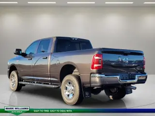 Ram 2500 2022 4x4 Tradesman 4 puertas Cabina Doble batea de 6.3 pies