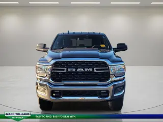 Ram 2500 2022 4x4 Tradesman 4 puertas Cabina Doble batea de 6.3 pies