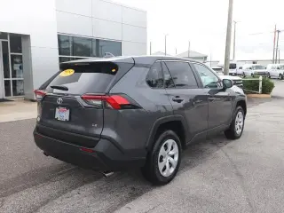 Toyota RAV4 2025 LE SUV de 4 puertas