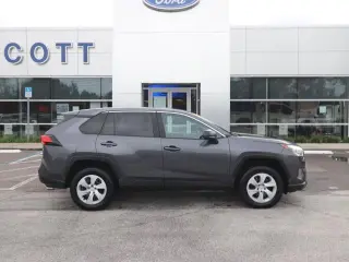 Toyota RAV4 2025 LE SUV de 4 puertas