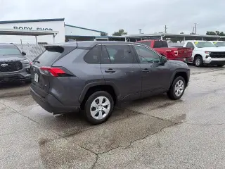 Toyota RAV4 2025 LE SUV de 4 puertas